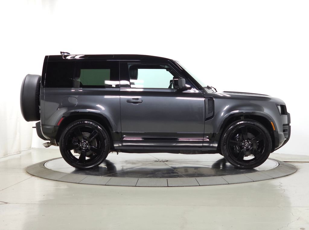Used 2025 Land Rover Defender 90 V8 AWD/4WD image 9
