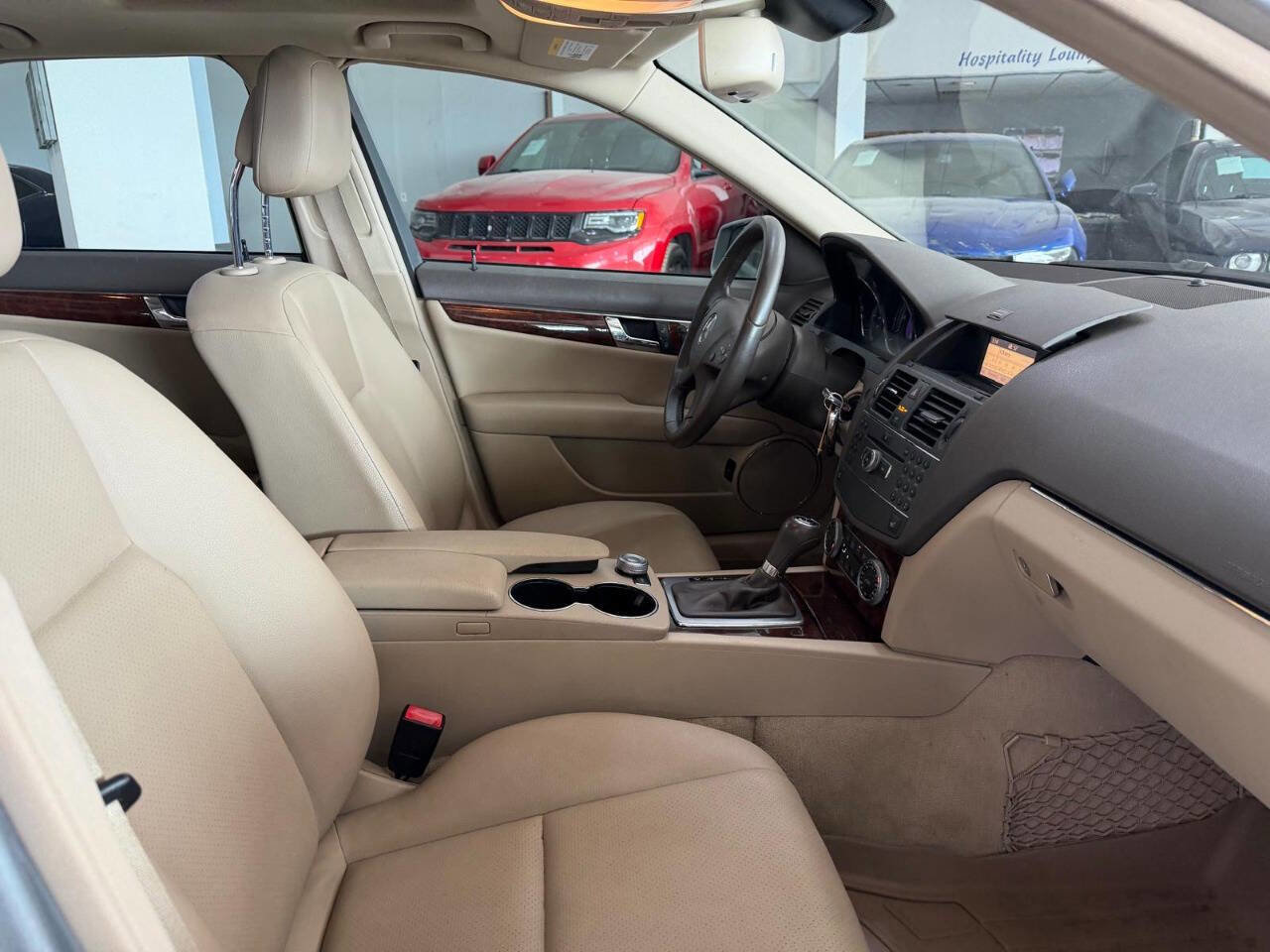 Used 2010 Mercedes-Benz C 300 Luxury image 27