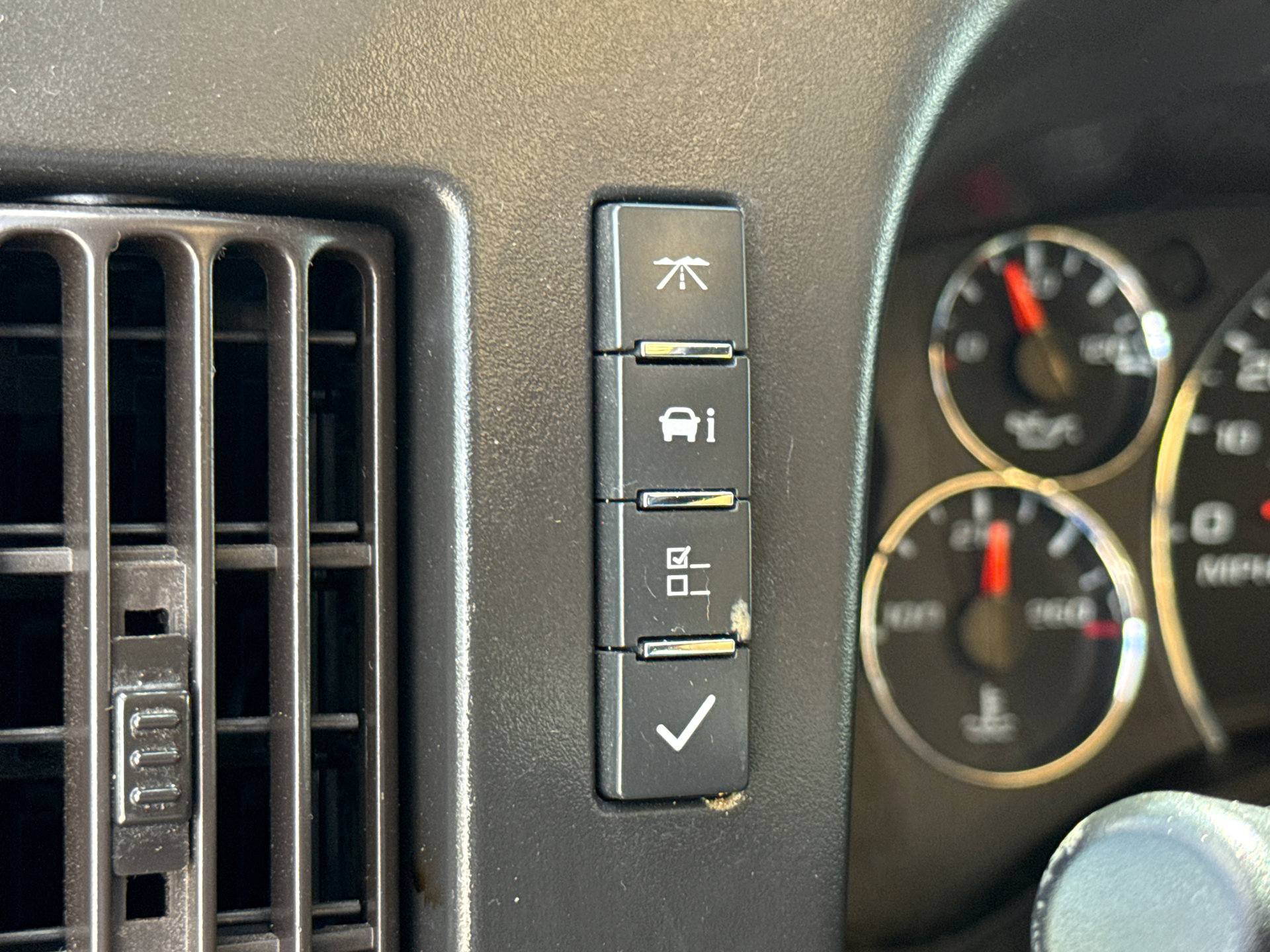 Used 2021 Chevrolet Express 3500 w/ Power Convenience Package RWD image 25