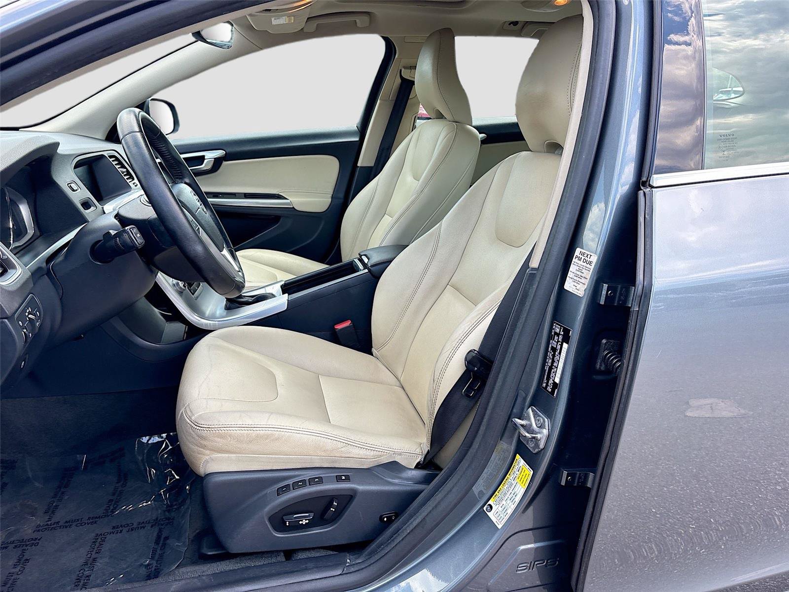 Used 2017 Volvo V60 T5 Premier w/ Convenience Package FWD image 21