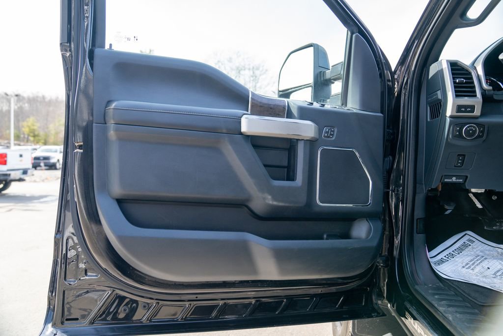 Used 2022 Ford F250 Lariat w/ Black Appearance Package image 18