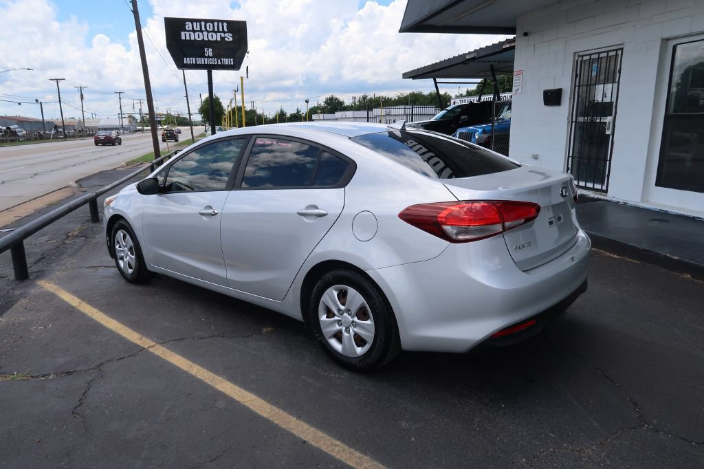 Used 2017 Kia Forte LX FWD image 4