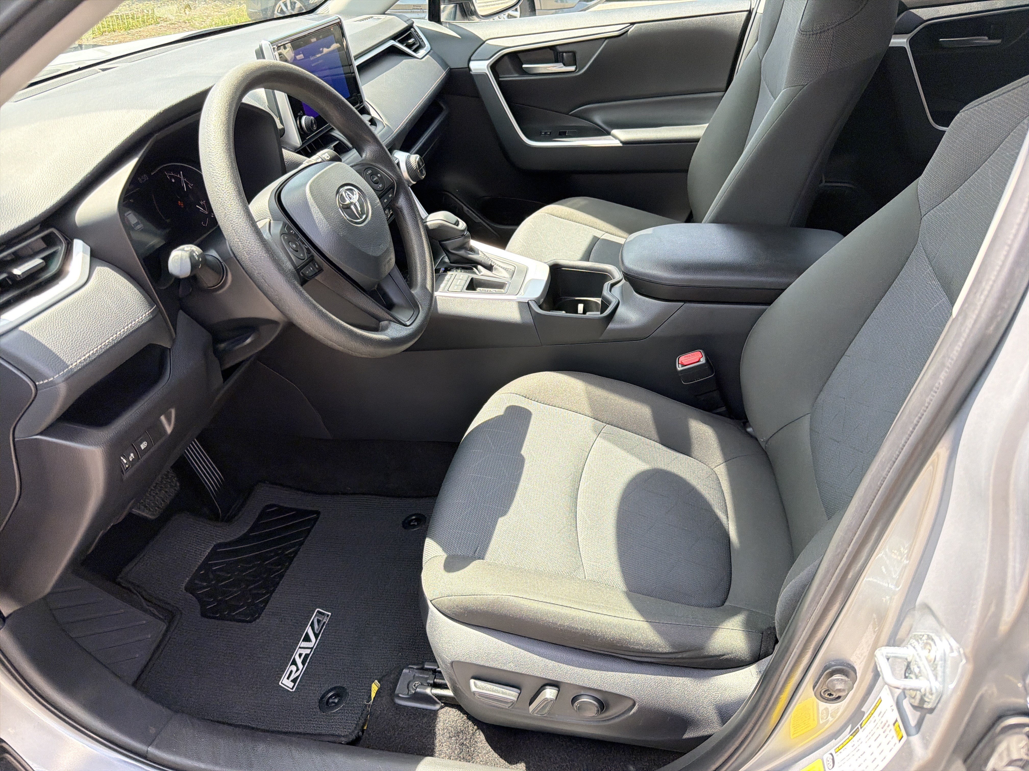 Certified 2025 Toyota RAV4 XLE FWD image 18