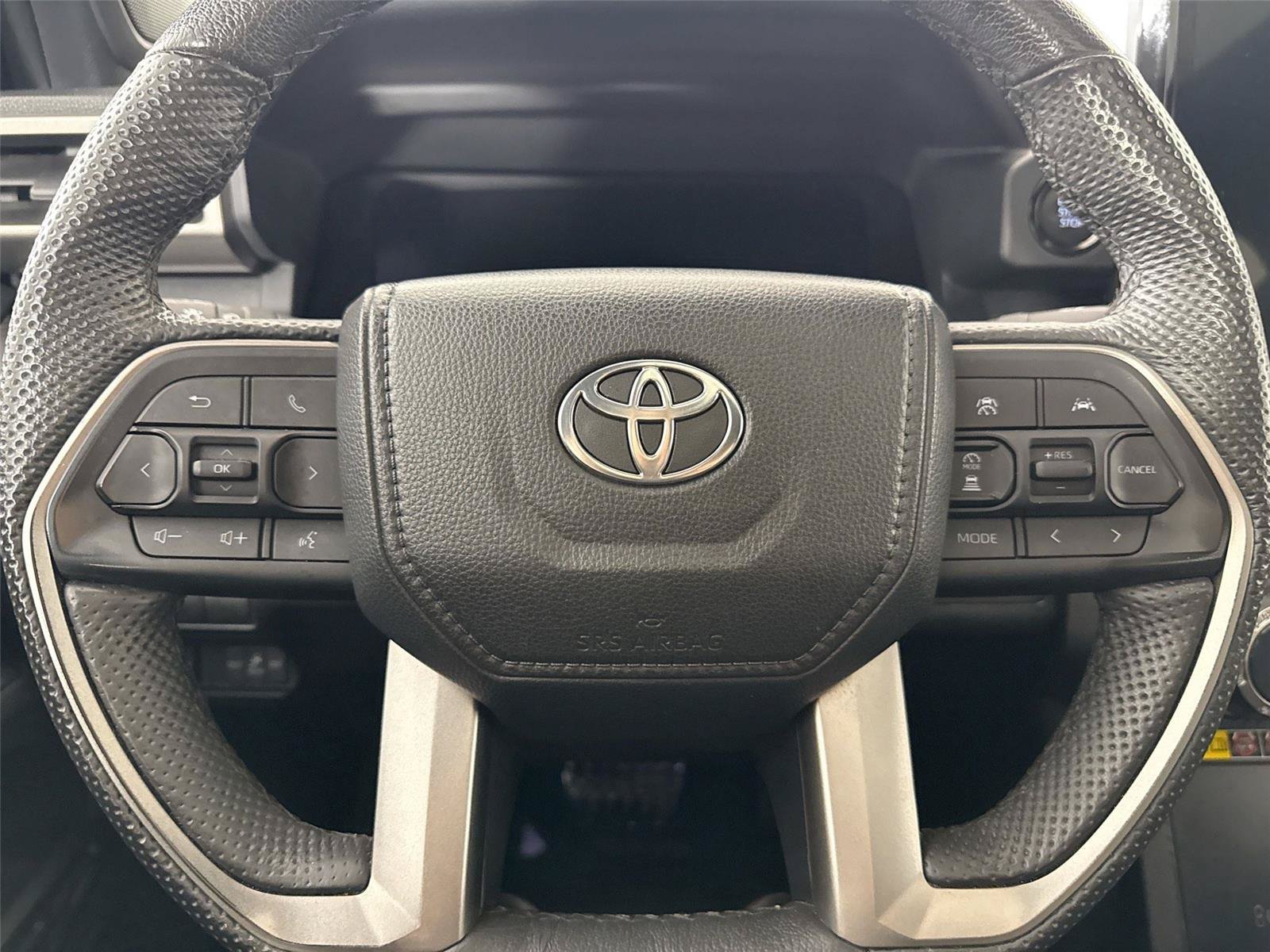 Used 2024 Toyota Tacoma Limited w/ Limited Package (LT) AWD/4WD image 17