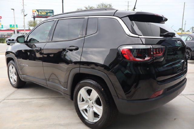 Used 2022 Jeep Compass Latitude FWD image 6