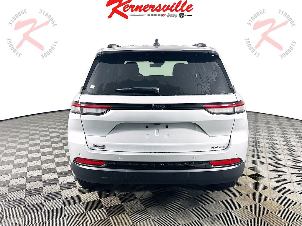 New 2025 Jeep Grand Cherokee Altitude image 6