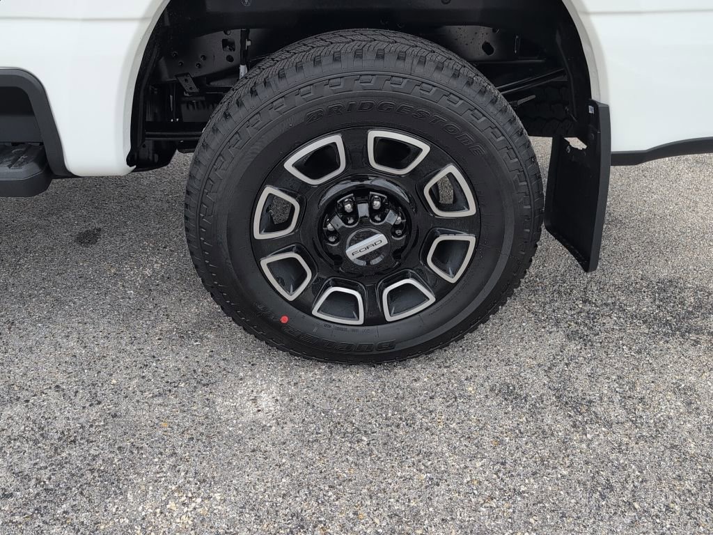 New 2026 Ford F250 Platinum w/ FX4 Off-Road Package AWD/4WD image 14