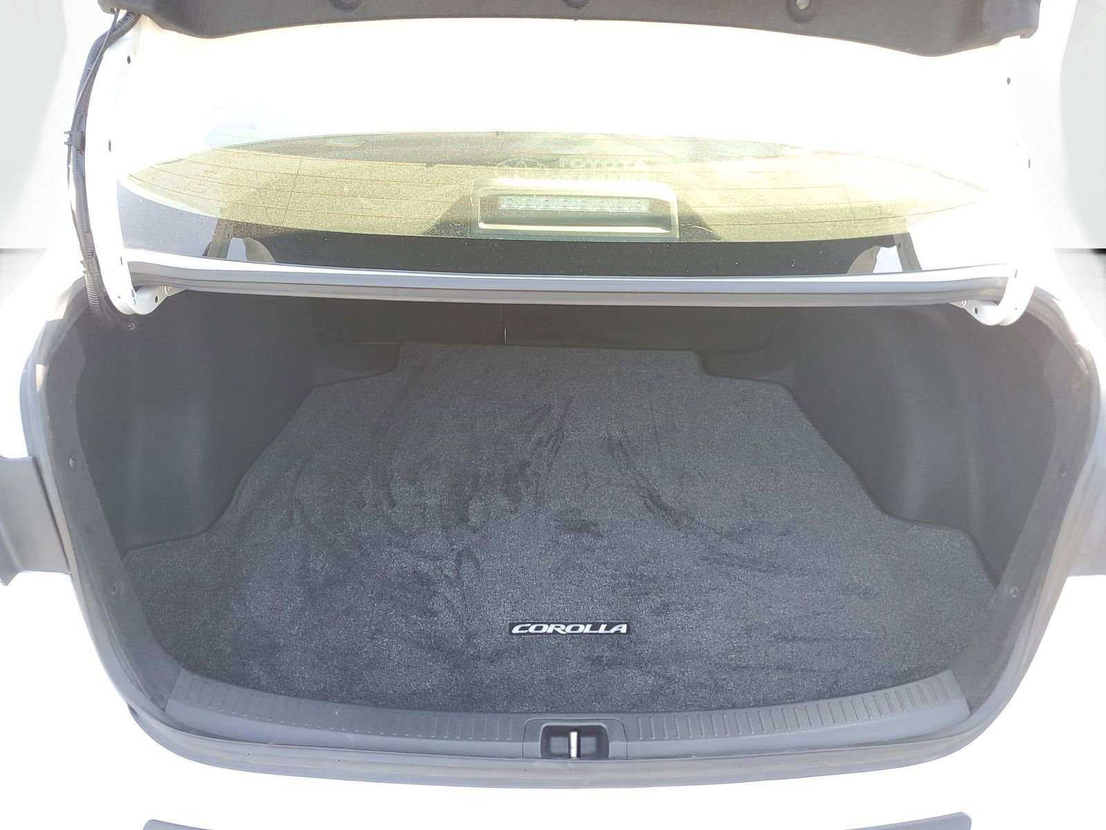 Used 2021 Toyota Corolla LE w/ Carpet Mat Package (TMS) image 9