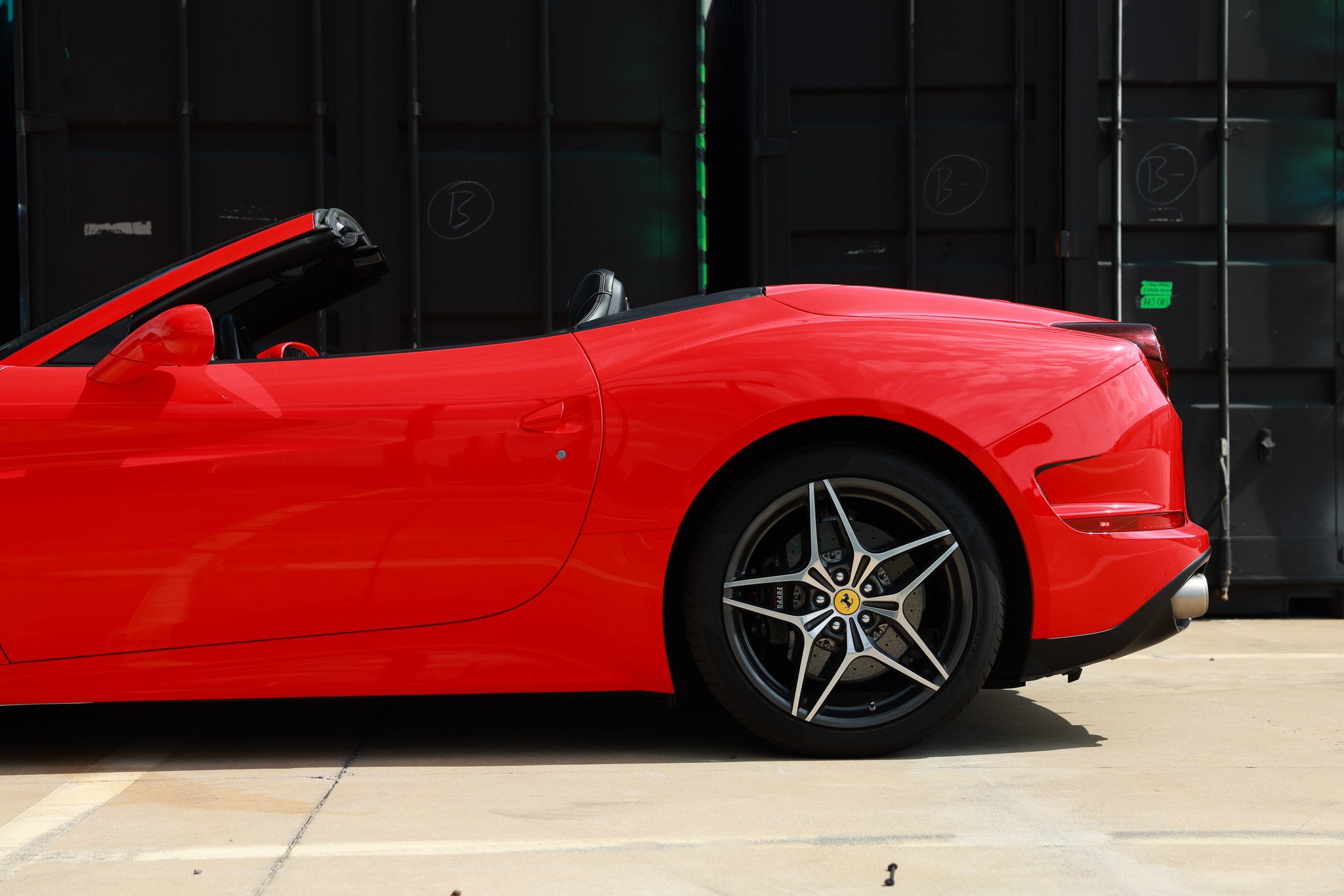 Used 2015 Ferrari California T RWD image 31