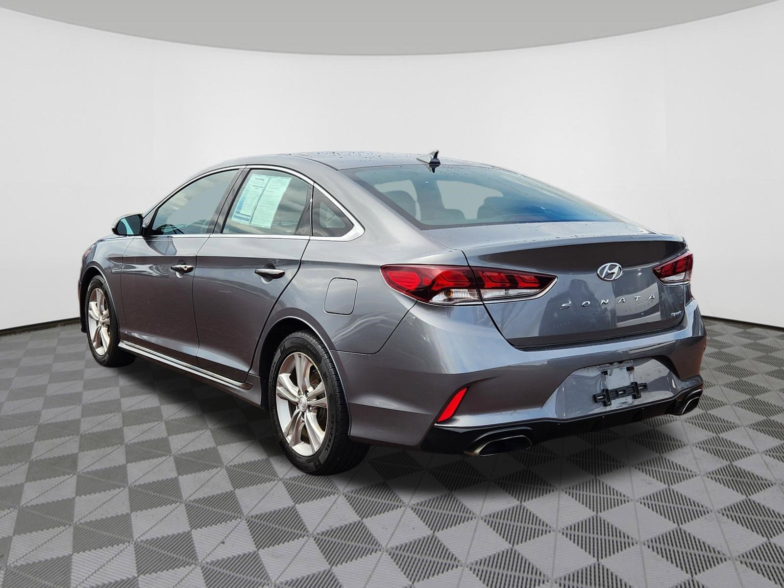 Used 2018 Hyundai Sonata Sport image 3