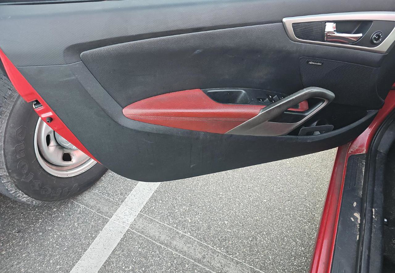 Used 2013 Hyundai Veloster W/ RED INTERIOR 2DR HATCHBACK w/ Style Pkg image 12