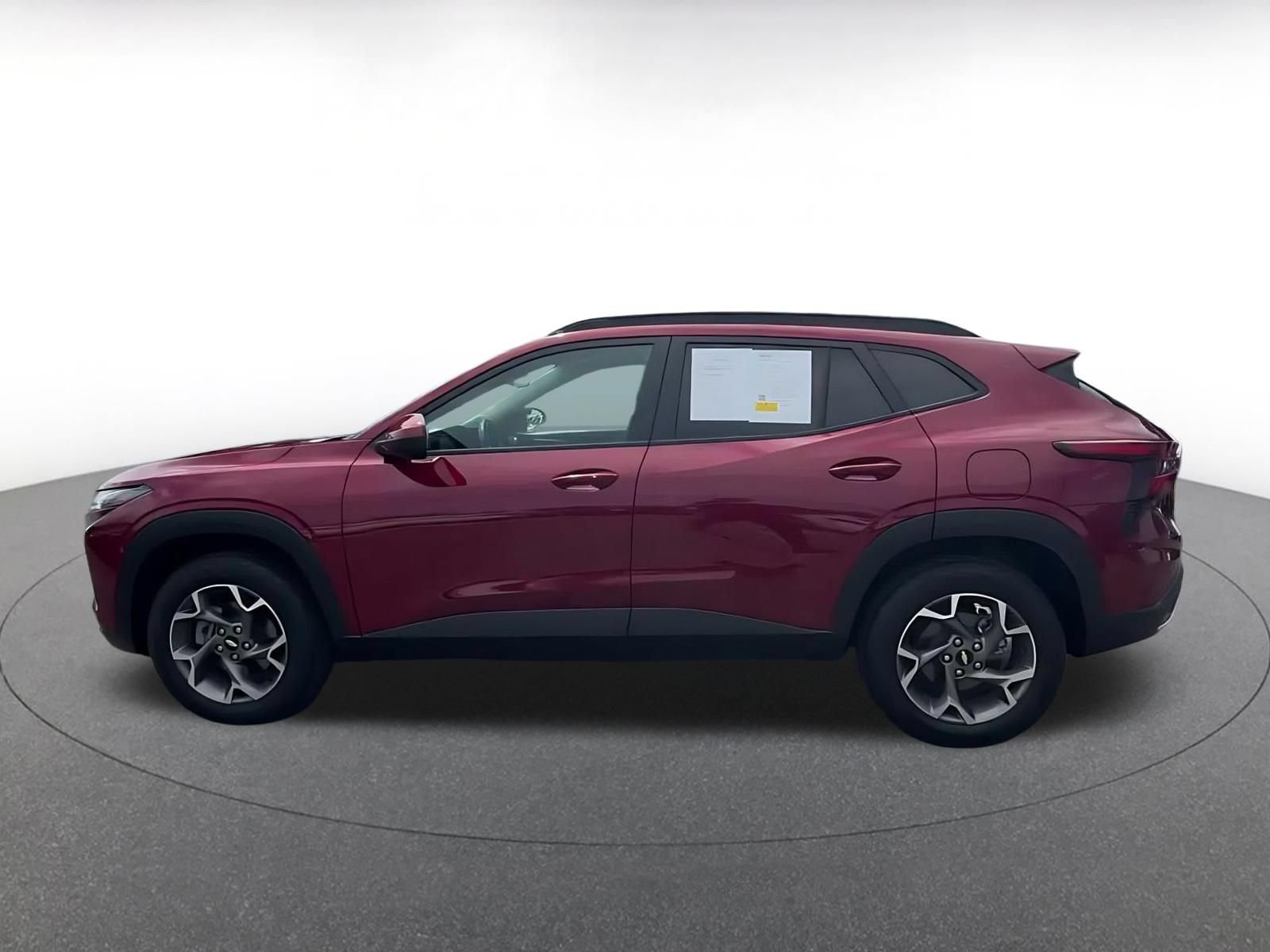 Used 2025 Chevrolet Trax LT w/ LT Convenience Package FWD image 8