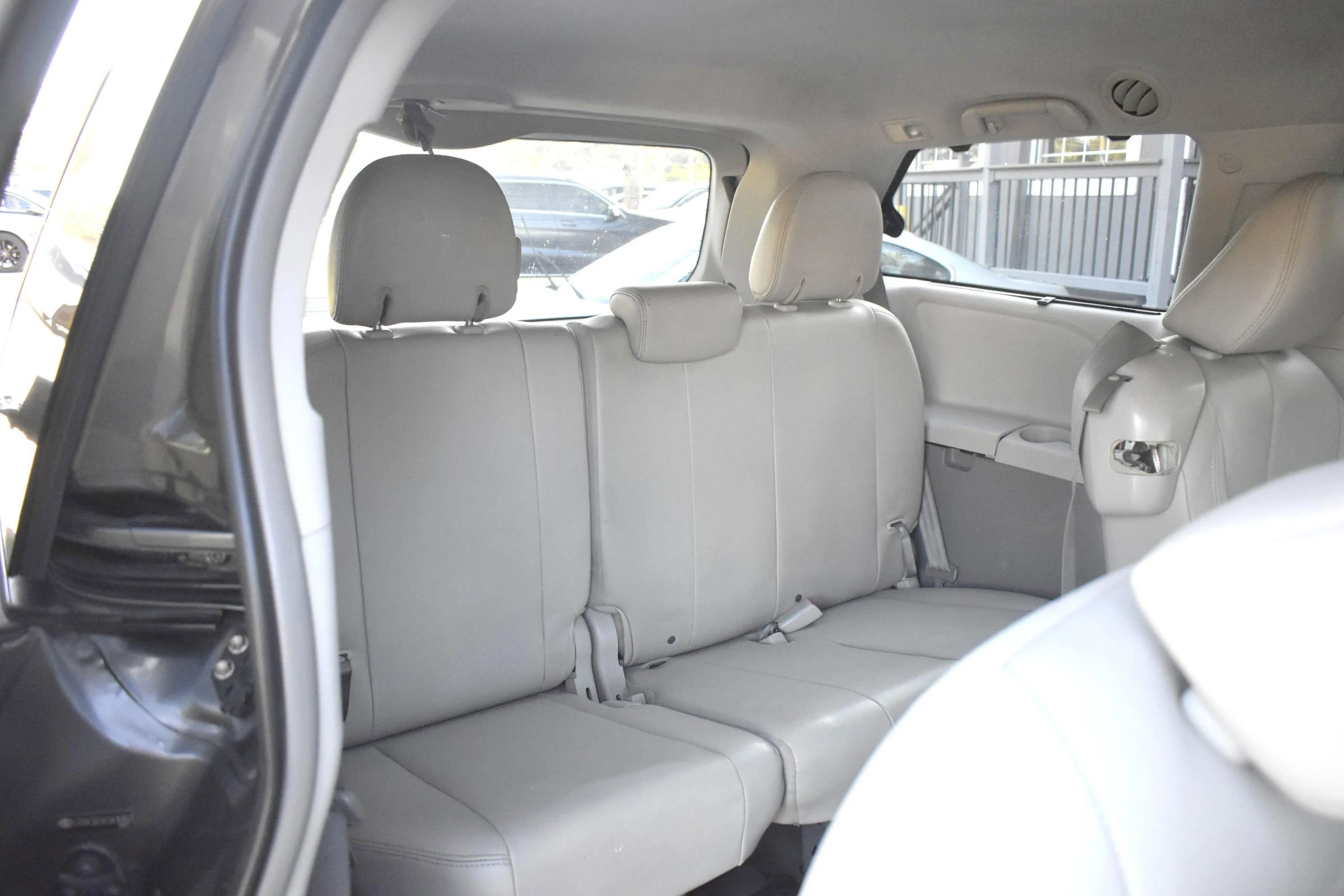 Used 2014 Toyota Sienna XLE image 25