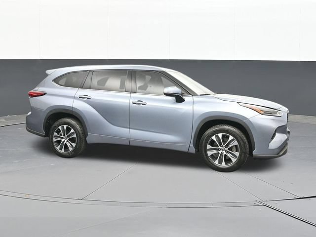 Used 2021 Toyota Highlander XLE FWD image 17