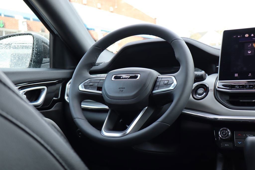 Used 2024 Jeep Compass Limited image 40