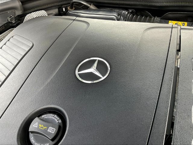 Used 2024 Mercedes-Benz GLC 300 4MATIC image 33
