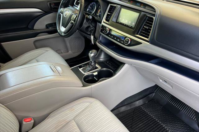 Certified 2019 Toyota Highlander Plus FWD image 18