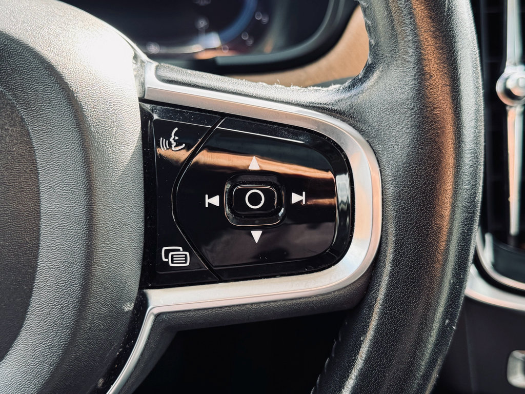 Used 2022 Volvo S90 B6 Momentum image 13