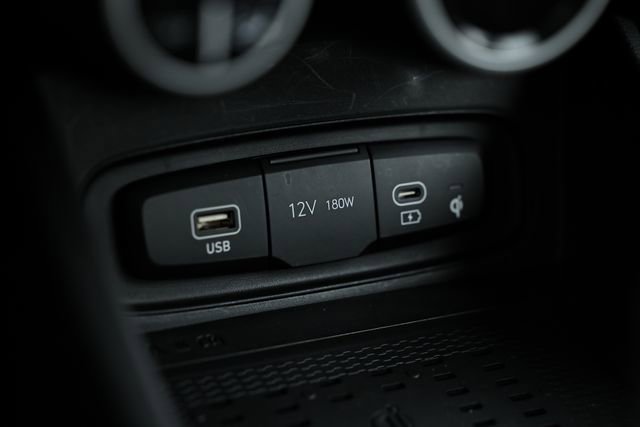 Used 2023 Hyundai Venue Limited image 37