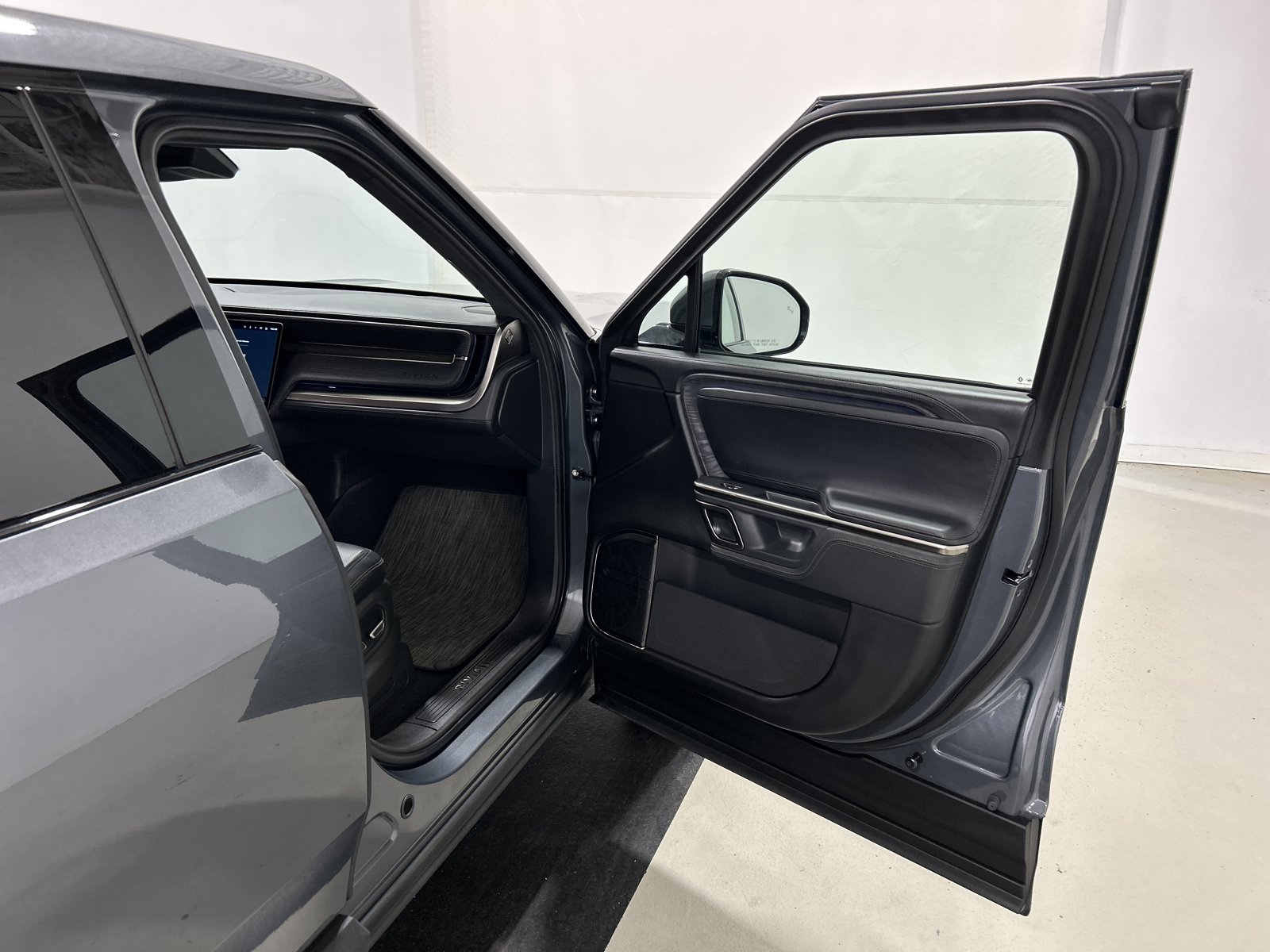 Used 2024 Rivian R1T Adventure AWD/4WD image 18