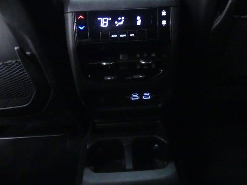 Used 2023 Jeep Grand Cherokee L Laredo image 23