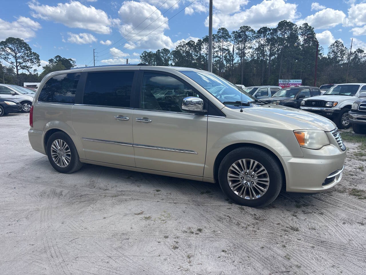 Used 2011 Chrysler Town & Country Limited FWD image 8