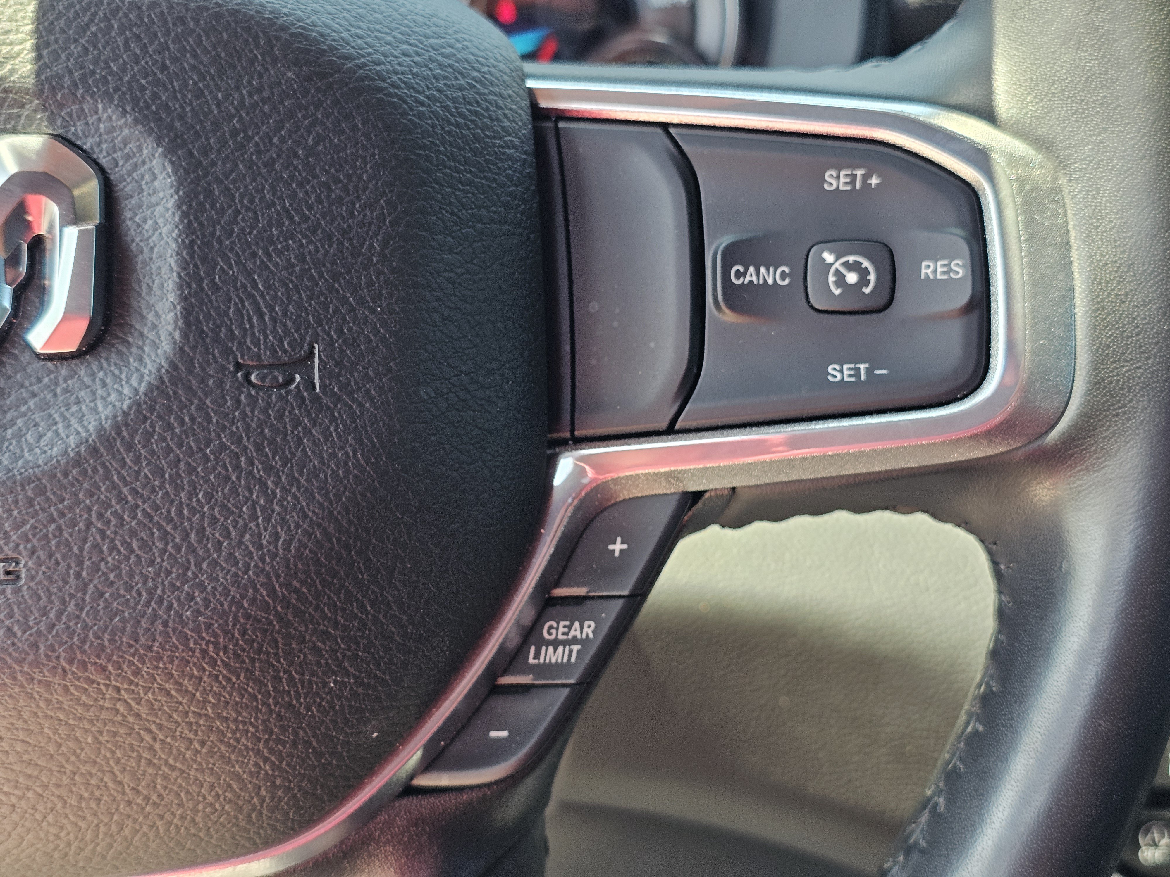 Used 2024 RAM 1500 Laramie AWD/4WD image 23