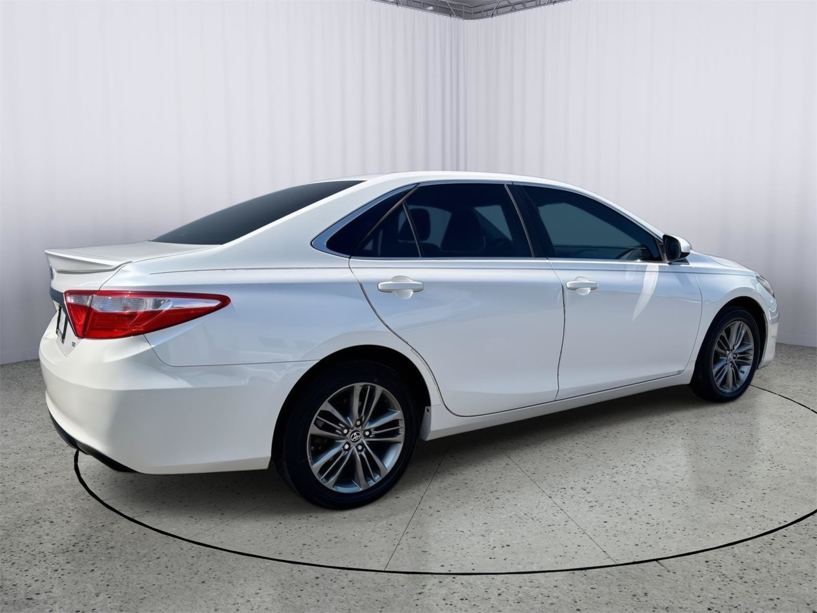 Used 2017 Toyota Camry SE FWD image 6