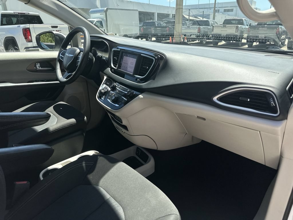 Used 2023 Chrysler Voyager LX FWD image 27