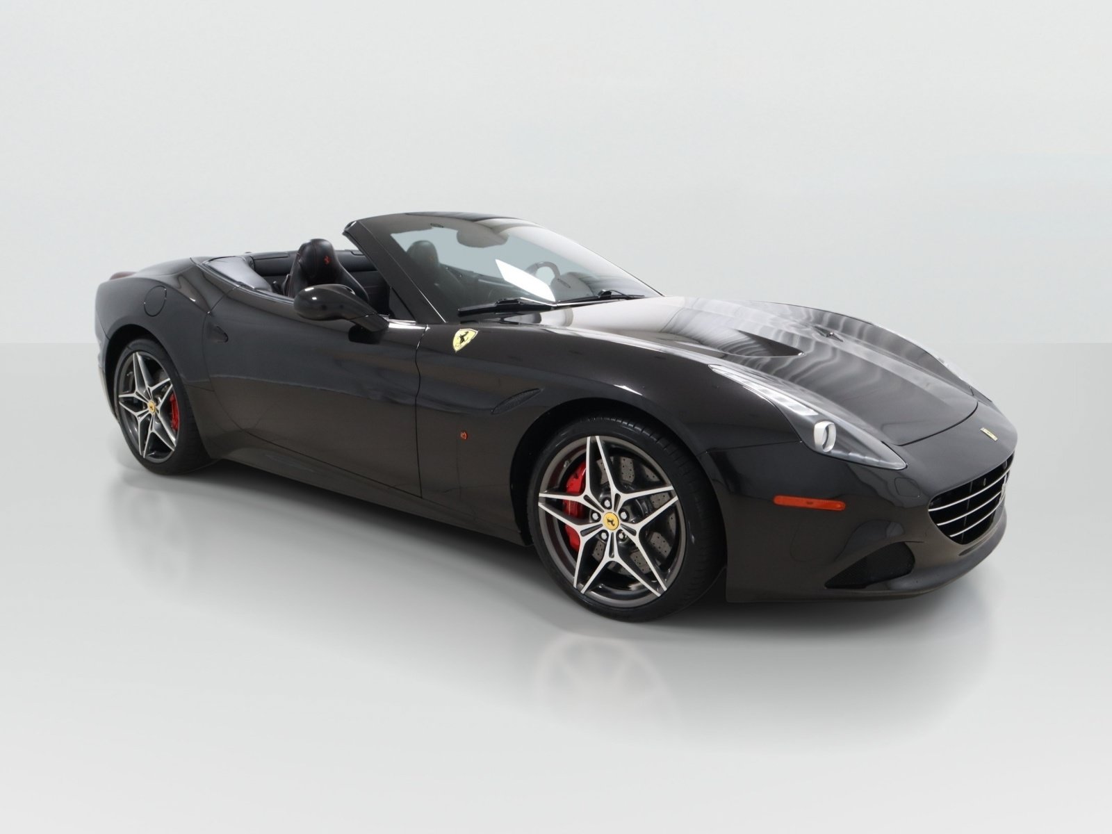 Used 2016 Ferrari California T RWD image 6