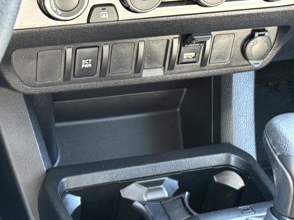 Used 2022 Toyota Tacoma SR AWD/4WD image 17