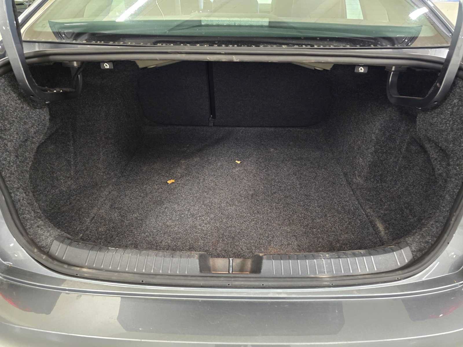 Used 2025 Volkswagen Jetta SE FWD image 13