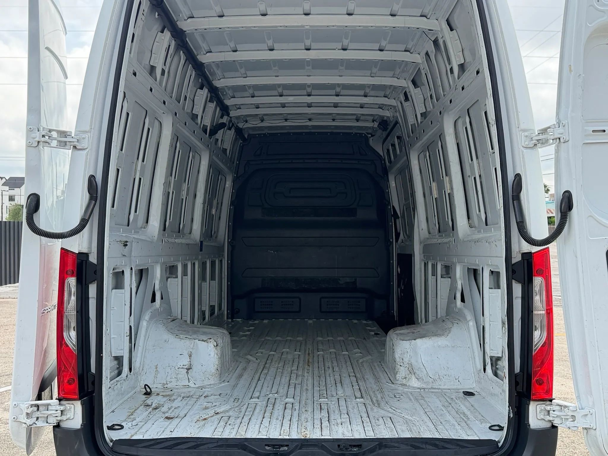 Used 2019 Mercedes-Benz Sprinter 170 Cargo image 24