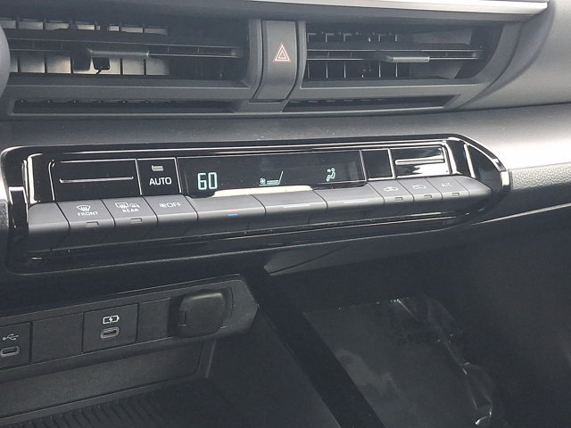 Used 2025 Toyota Prius LE FWD image 19