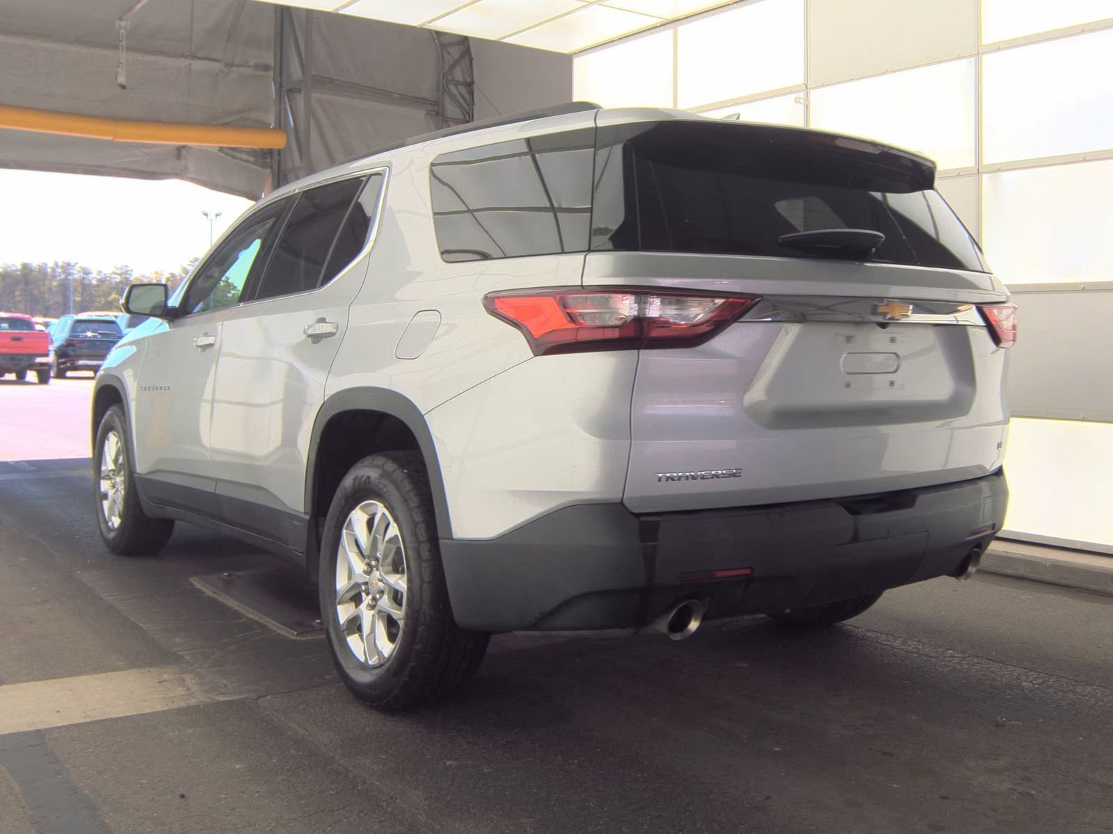 Used 2019 Chevrolet Traverse LT FWD image 9