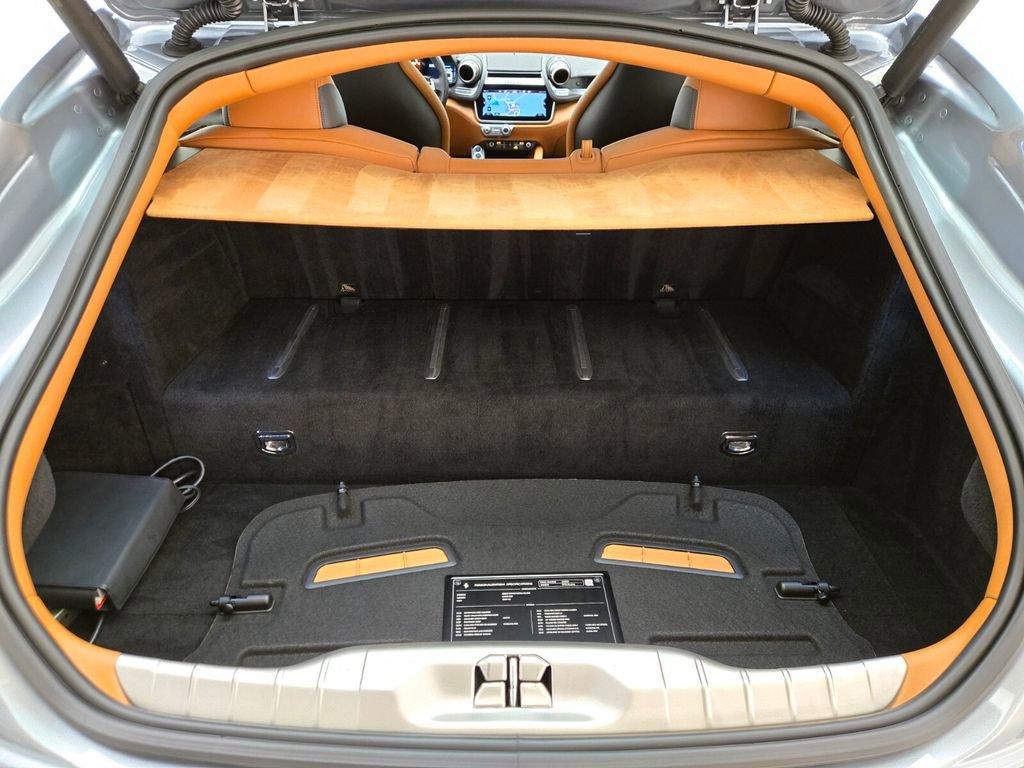 Used 2017 Ferrari GTC4Lusso AWD/4WD image 24