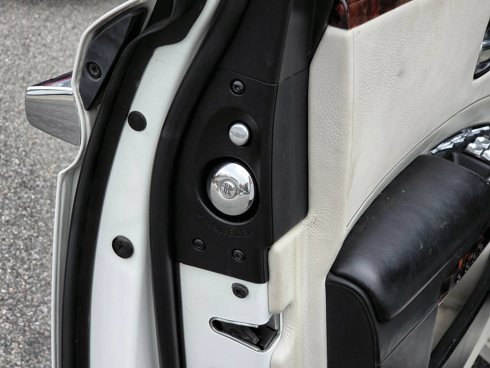 Used 2012 Rolls-Royce Ghost RWD image 30