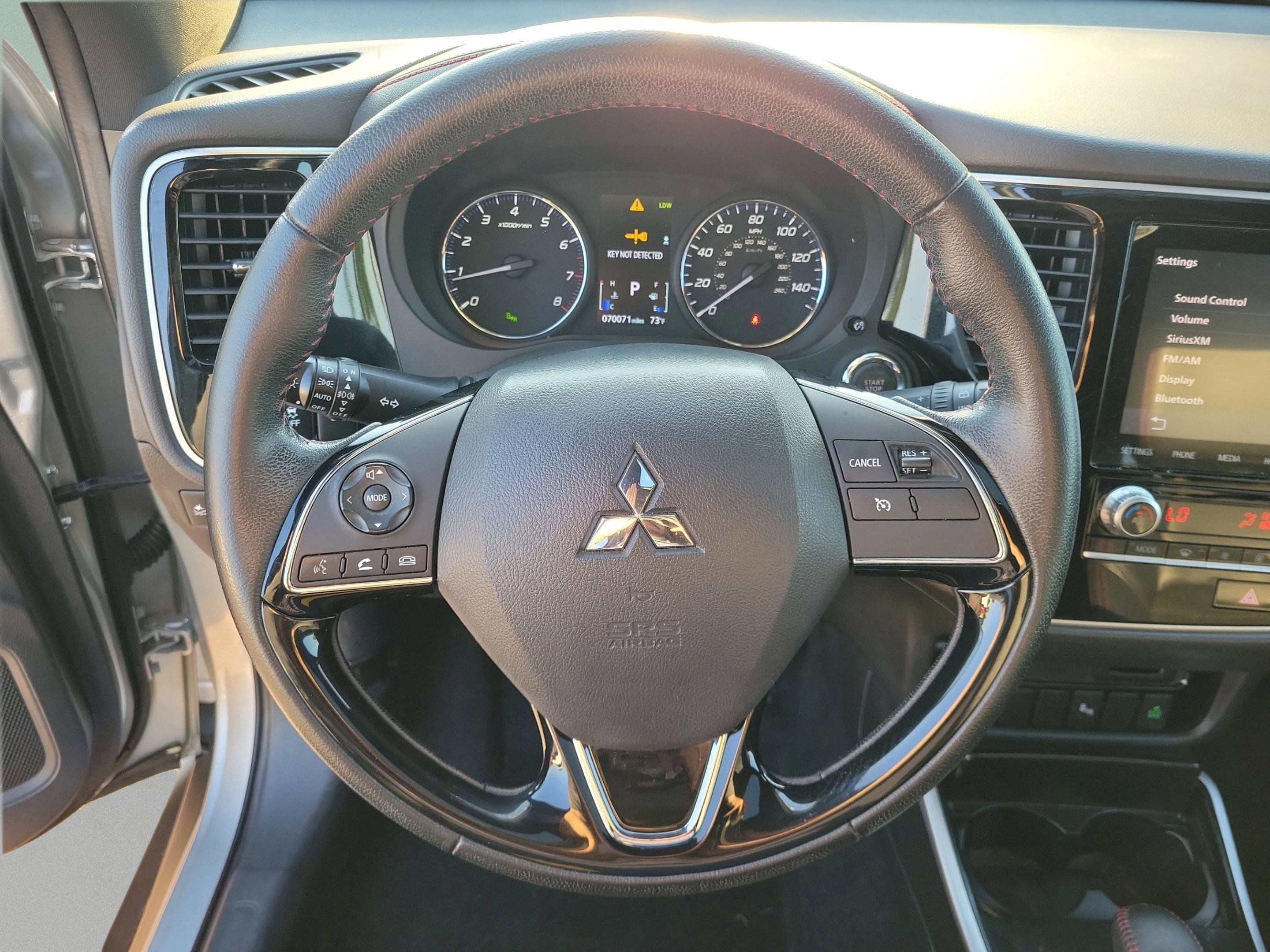 Used 2020 Mitsubishi Outlander SE image 26