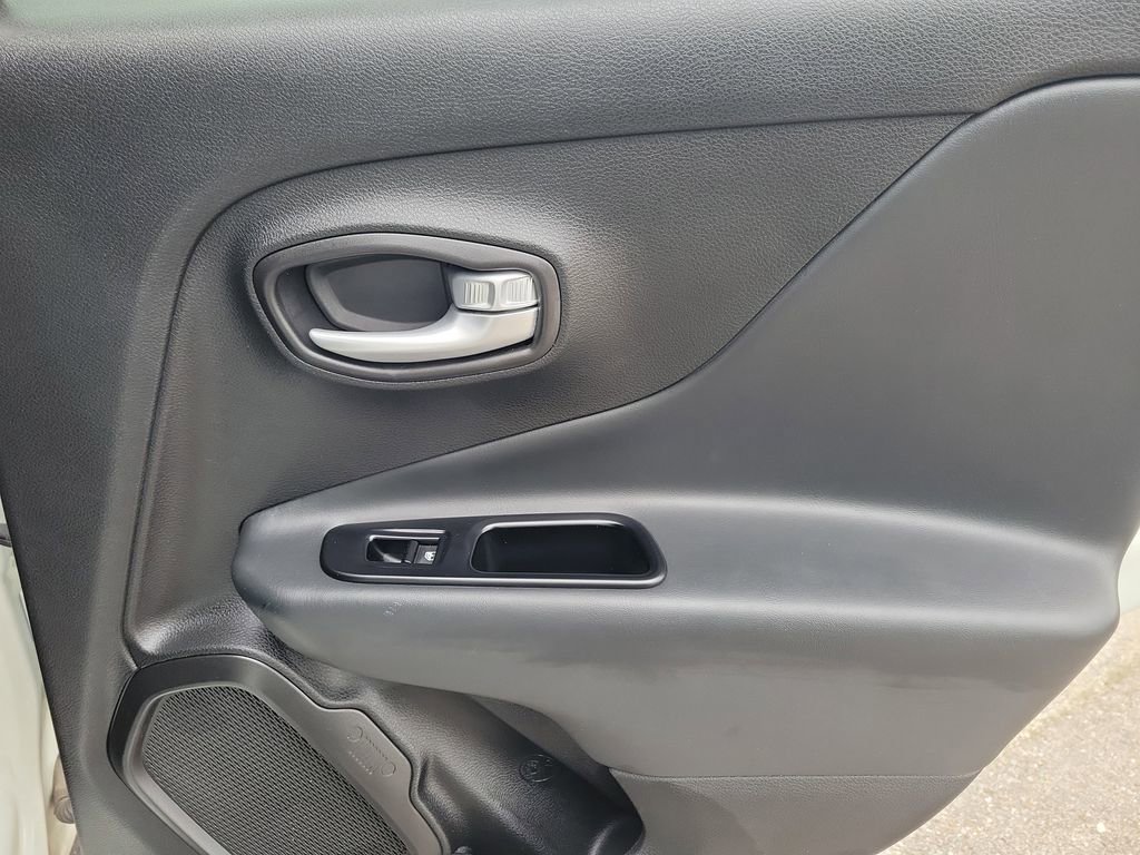 Used 2023 Jeep Renegade Latitude image 33