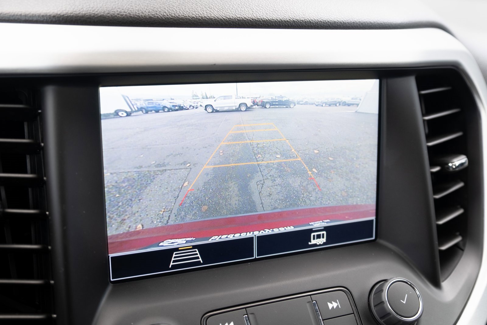 Used 2022 GMC Acadia SLE image 4