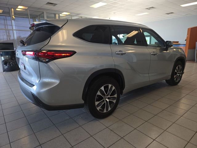 Used 2022 Toyota Highlander XLE image 8