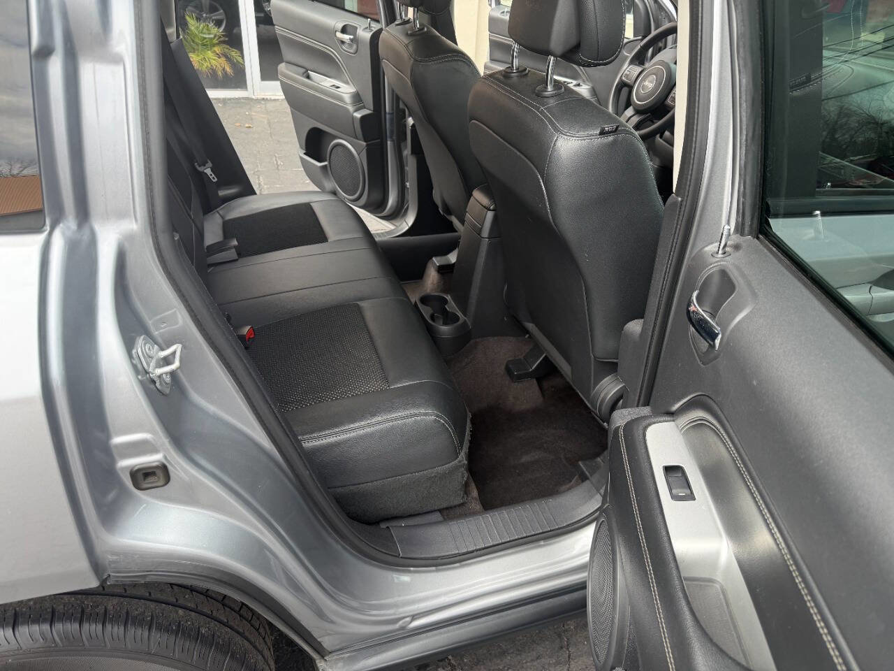 Used 2017 Jeep Compass Latitude image 14