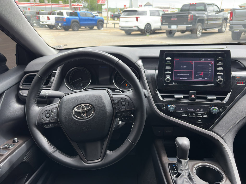 Used 2023 Toyota Camry SE image 11