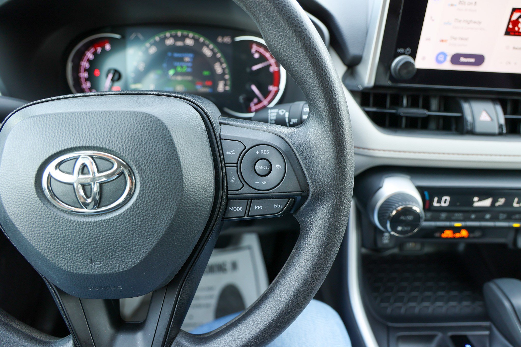 Certified 2025 Toyota RAV4 XLE w/ Convenience Package FWD image 18