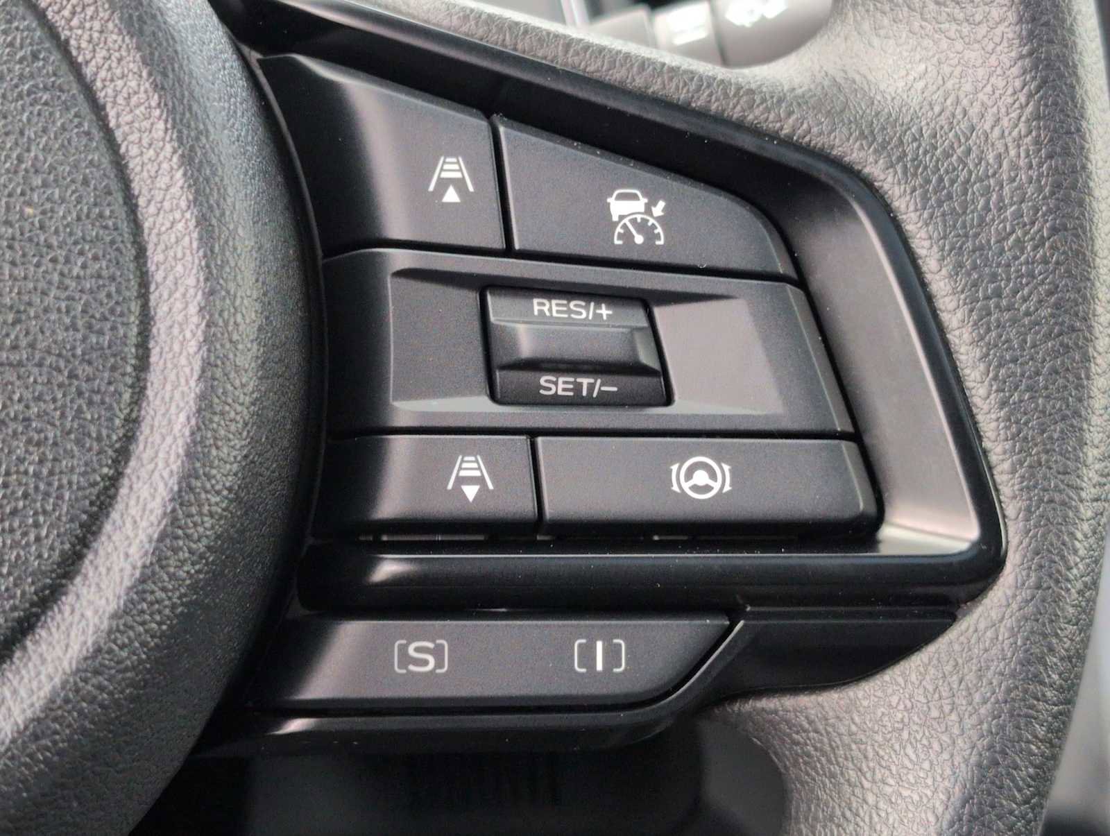 Used 2025 Subaru Crosstrek 2.0i Premium image 24