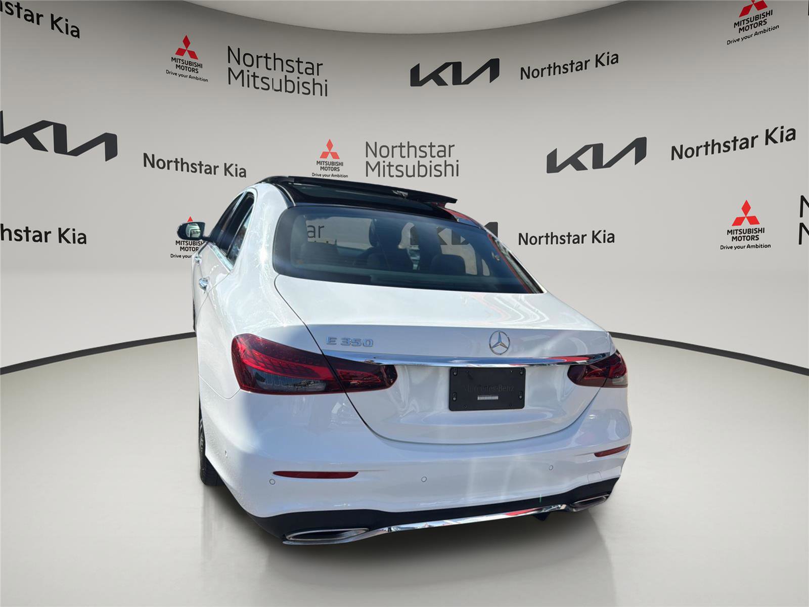 Used 2022 Mercedes-Benz E 350 Sedan image 3
