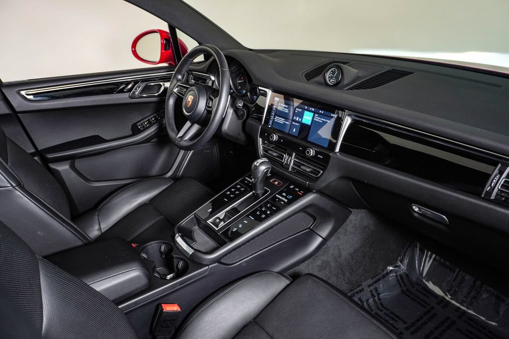 Certified 2026 Porsche Macan AWD/4WD image 14