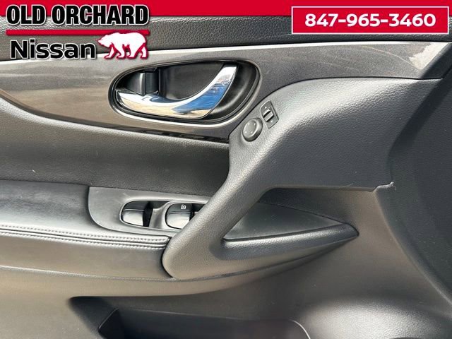 Used 2017 Nissan Rogue SV image 8
