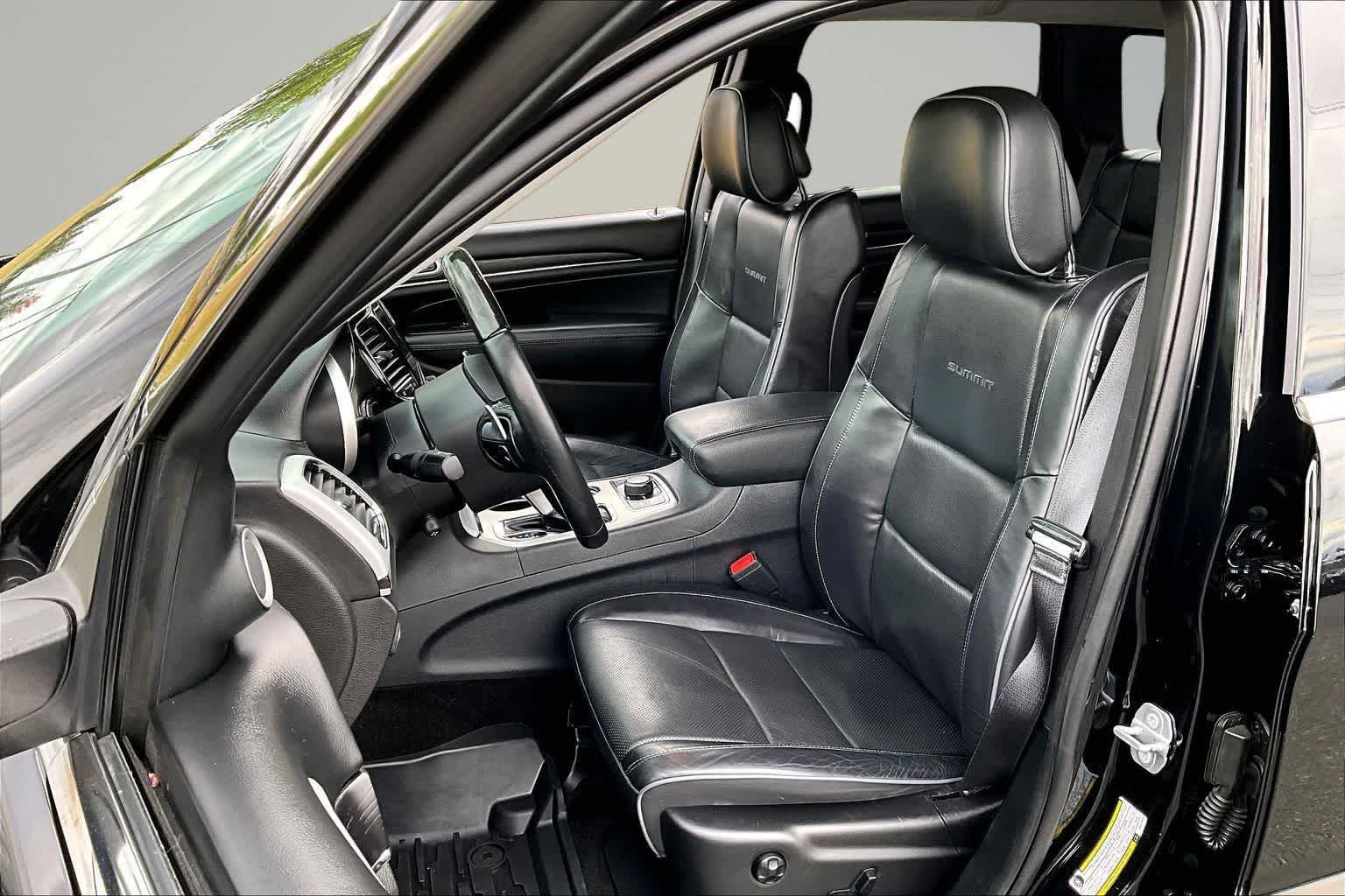 Used 2019 Jeep Grand Cherokee Summit AWD/4WD image 11