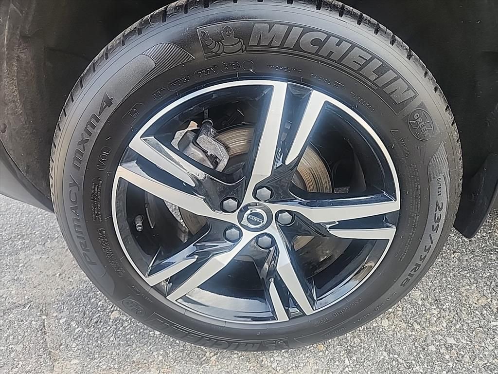 Certified 2025 Volvo XC40 B5 Core AWD/4WD image 11